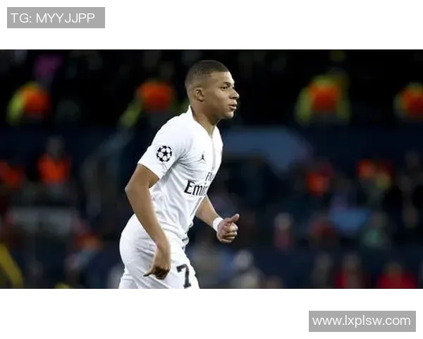 足球9号球星的传奇之路与背后不为人知的故事揭秘